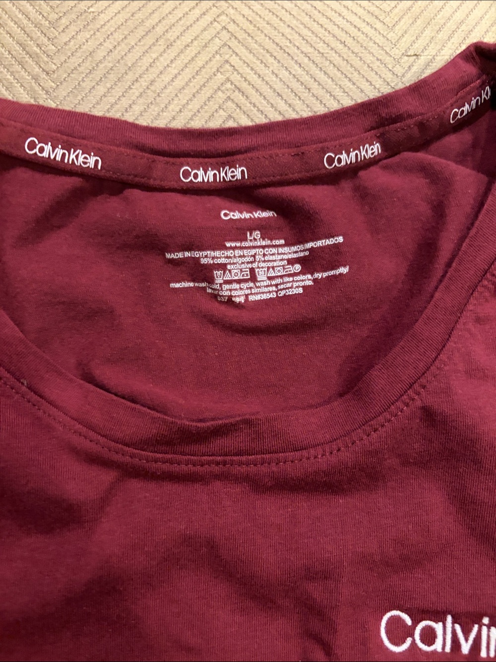 Calvin Klein Women's Long Sleeve Tee in Wine Large - Picture 2 of 3